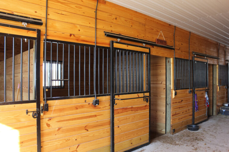 Sliding door on a horse stall