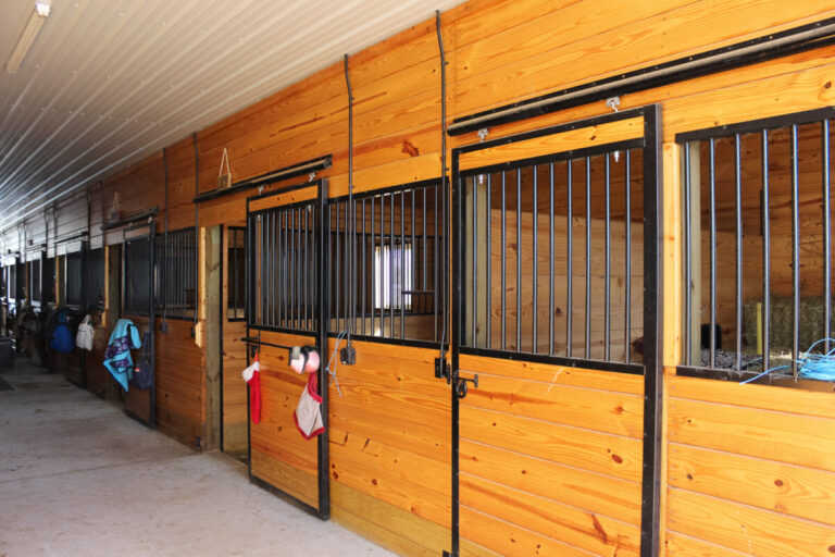 Sliding door on a horse stall