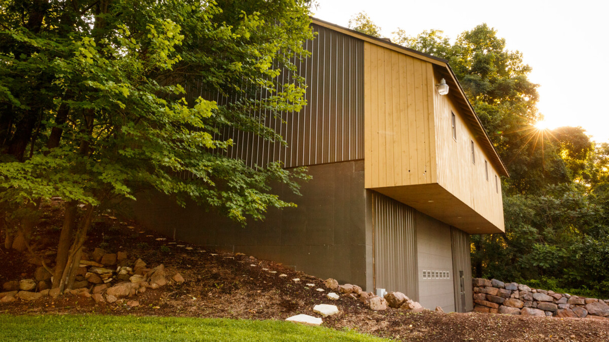 side view of a bank barn built by byler builders